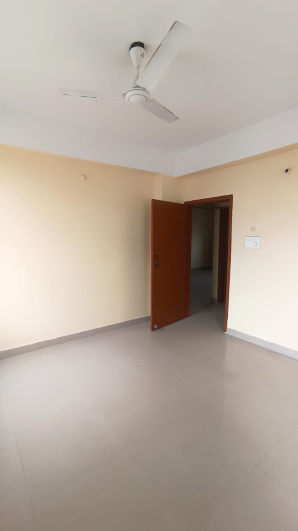 Unfurnished 3bhk in down town hospital, GS Road, Bormotoria, Guwahati, Assam, India for Rent